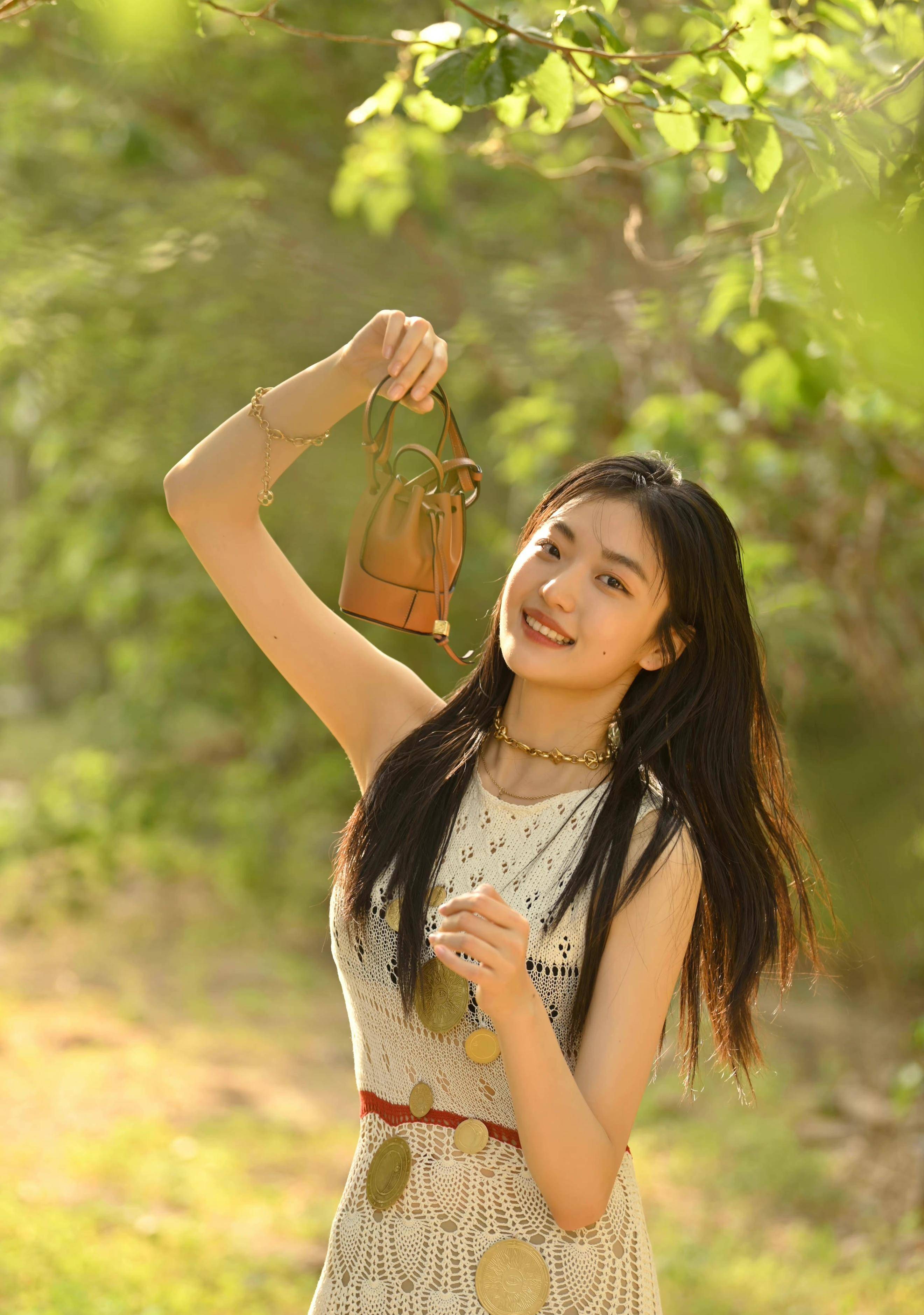 壁纸头像 中国版全智贤孙千 抛开复古美 满满青春活力可爱调皮的女孩