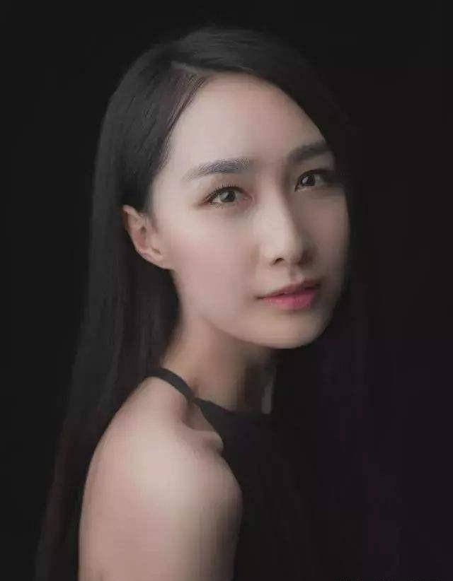 说到翟煦飞,可能很多人非常的陌生,但如果说到她出演过的电视剧《金甲