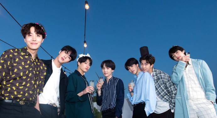 防弹少年团新歌表演有排面,火遍全球却依旧不如exo?