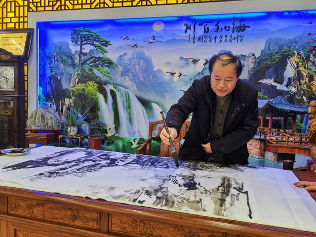 刘文华为认真学习贯彻党的二十大精神,紧紧围绕举旗帜,聚民心,育新人