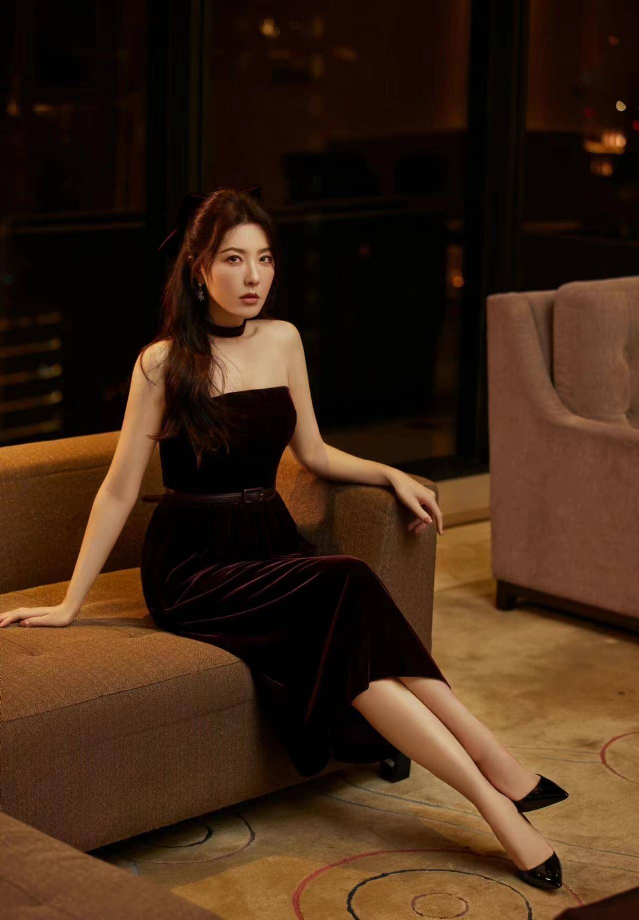 近期曾黎可一直都在认真营业,不仅影视作品一部接着一部,也出席了很多