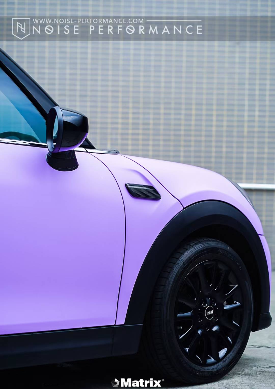 宝马渐变紫色跑车图片