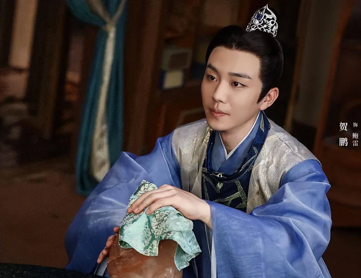 时隔4年进组《风月锦囊》,挑战高冷县令韩慕之,贺鹏明朝装束显年轻