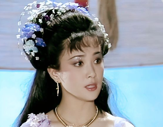 90版《封神榜》:傅艺伟穿比基尼太性感,大21岁男星坦言不敢看她_达奇