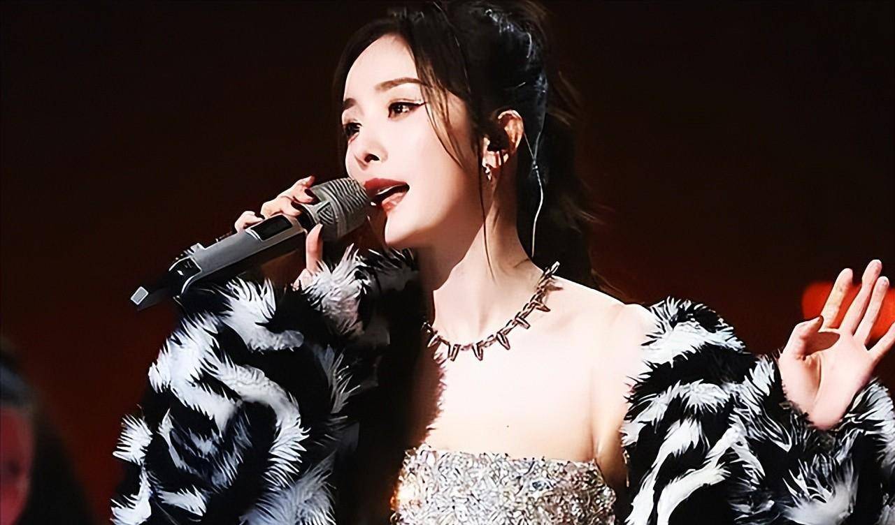 杨幂新年演唱会被骂,她到底经历了什么?_孔雪儿_鱼子酱_时候