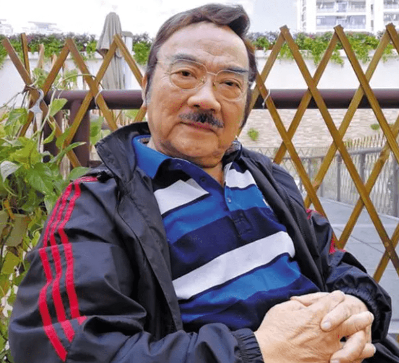 卢海鹏丧弟后首露面,笑容满面看不出难过_穿着_甄子丹_照片