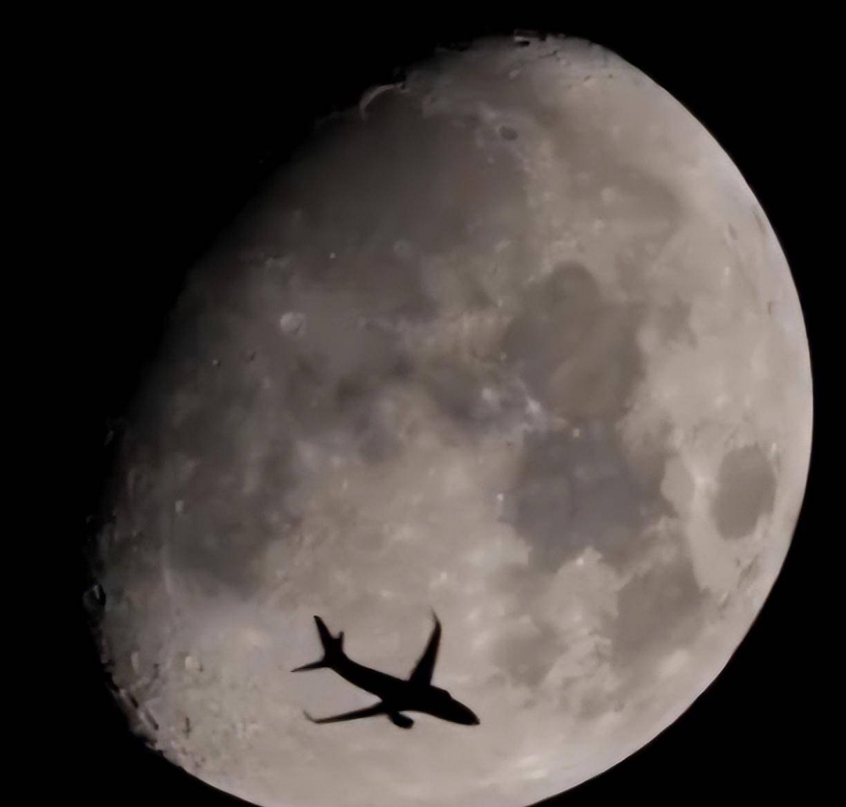 五岁女孩拍飞机凌月，被国家地理收录，网友感慨另一个贾浅浅？_搜狐网