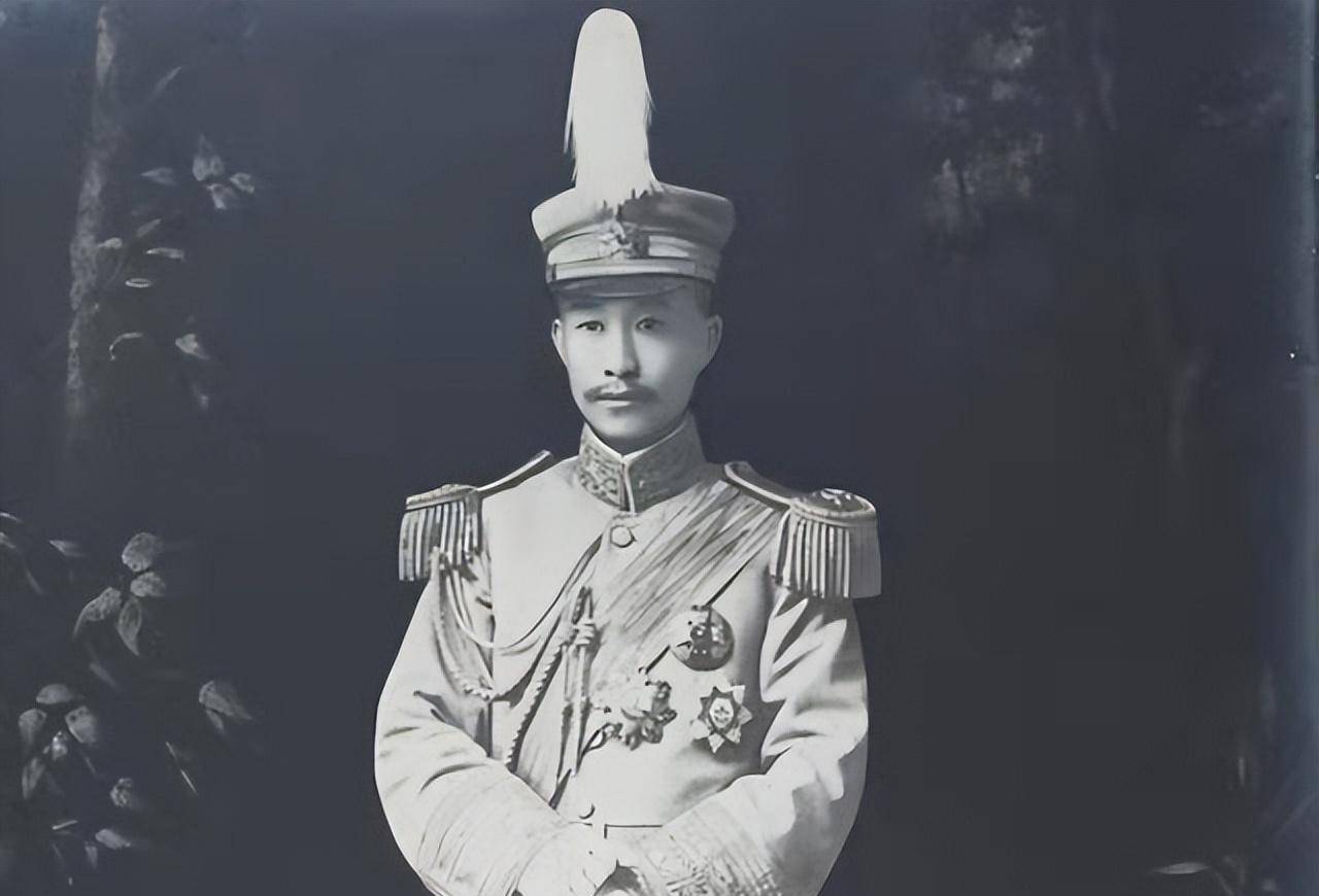 蔡锷蔡锷将军和小凤仙"厮混"久了,袁世凯果然中计,他以为蔡锷将军也
