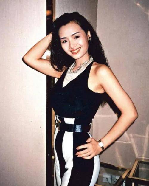 在那一段时间她的名气甚至超越同样以身材出名的利智和陈奕诗等女星