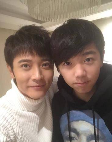 家人的陪伴对孩子们的成长来说就是最重要的事情,莫少聪18年的不闻不