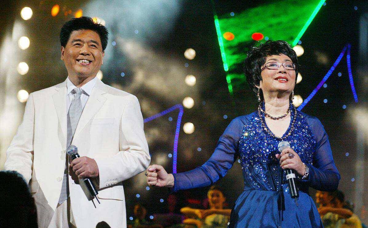 传奇歌唱家王洁实:感恩贵人搭档谢莉斯,与平凡女工妻子相守一生_晓红