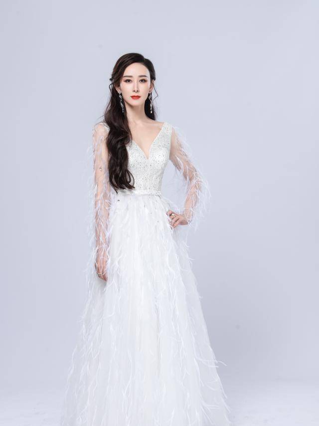 胡静的儿子不但早熟,也还有才能,11岁为浪姐们设计logo_舞台_老公