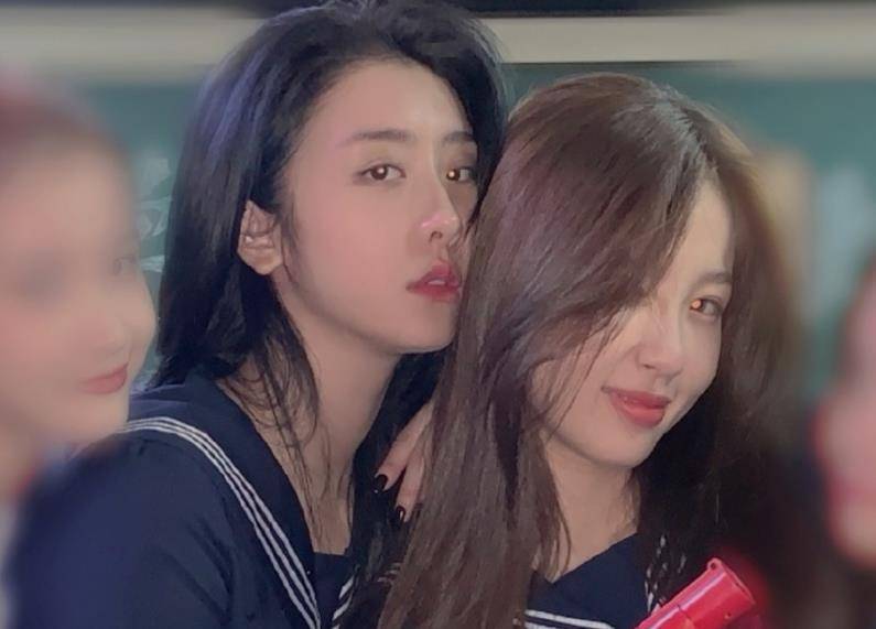 张萌在线点名赵小棠虞书欣给资源,我却只注意到,欣欣子的回复_姐姐_大