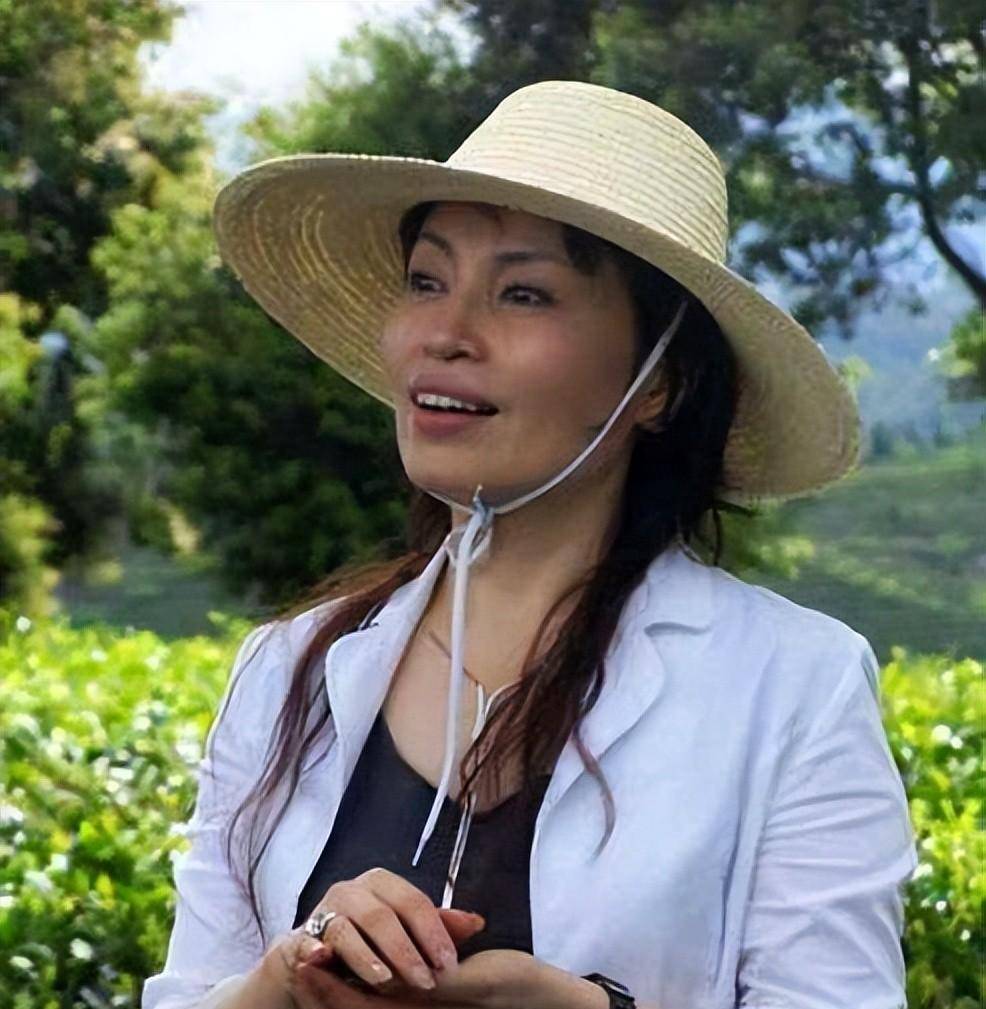 央视著名播音员李瑞英拒绝带孙子遭儿媳威胁的短视频(早些时候)一经