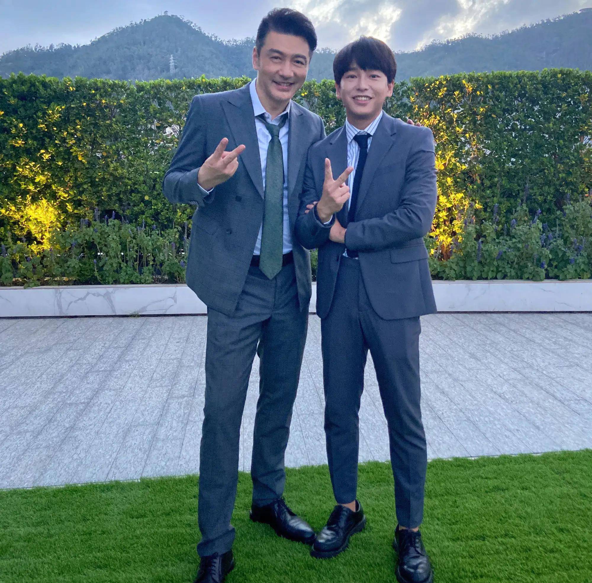 演员王策:从高富帅沦为爸爸专业户,他虽不火但却能靠脸赚养老钱_击剑