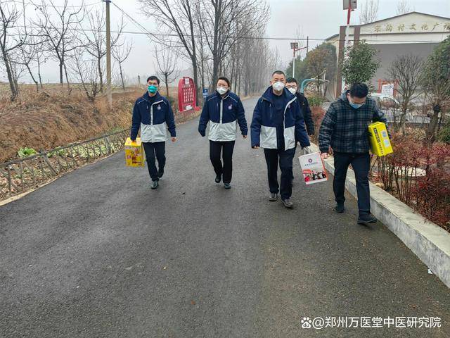 万医堂董事长刘现军春节前赴登封慰问困难家庭