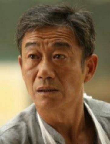 中国最优秀男演员，年仅67岁就去世，如今儿子成大导演比他还争气