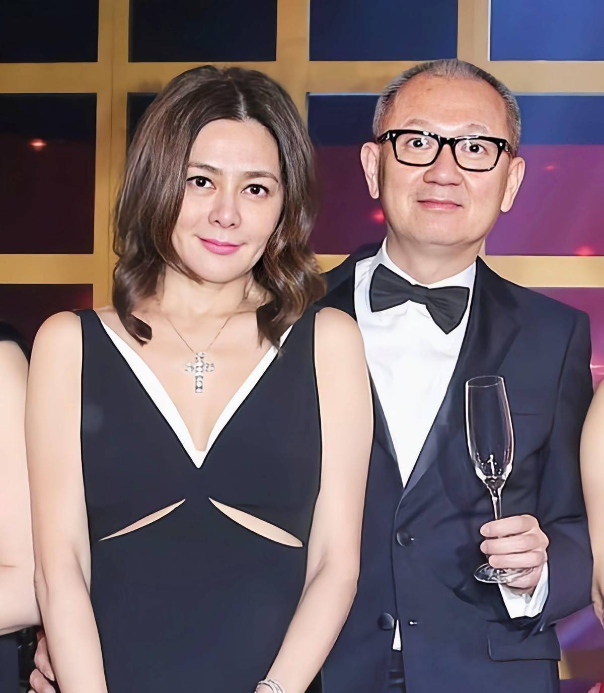 当时,马清伟的妻子是饰演《新白娘子传奇》钟晓庆的陈美琪,她已经怀孕