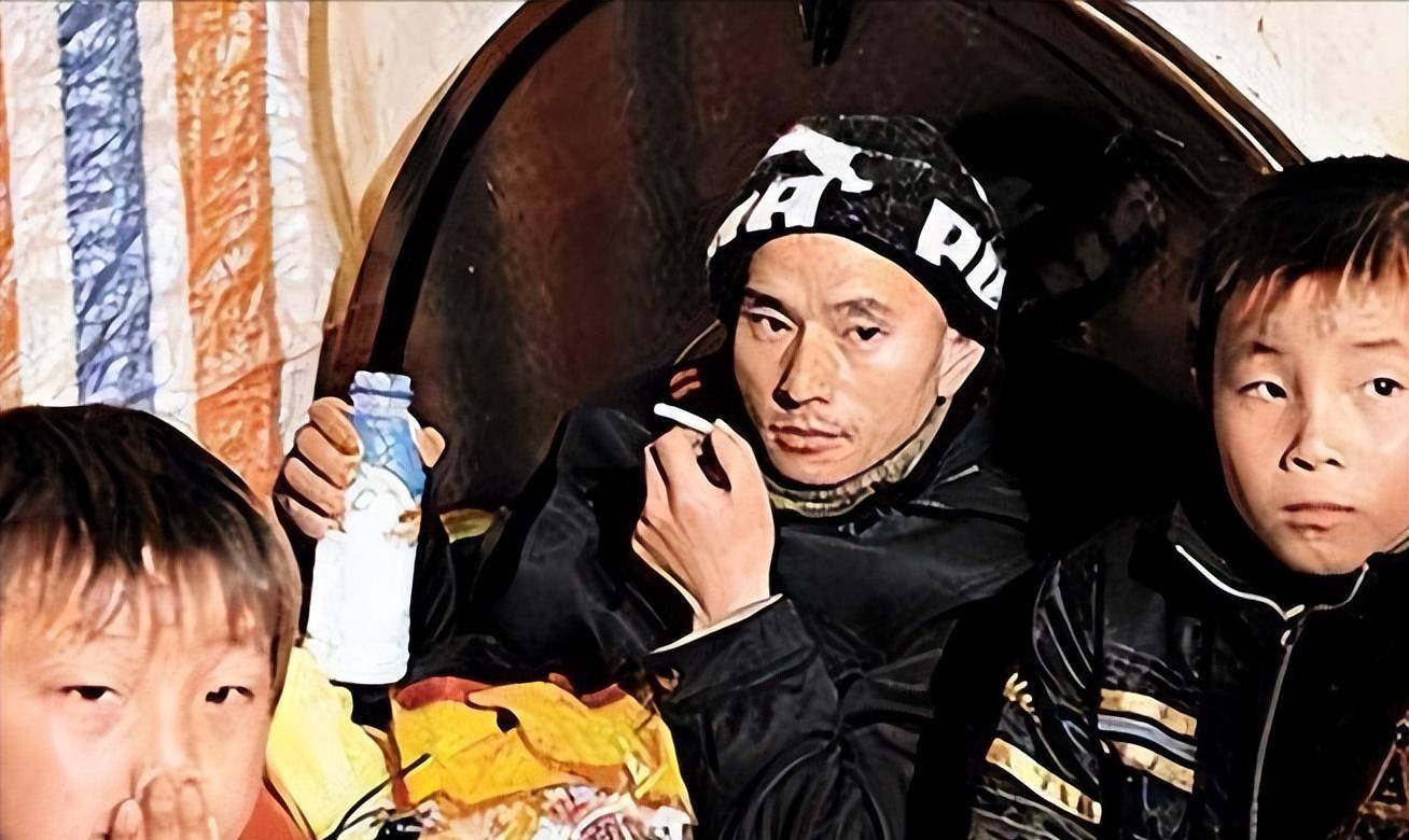 初代网红"犀利哥":曾是抗洪英雄疯后流落街头,如今怎样了?