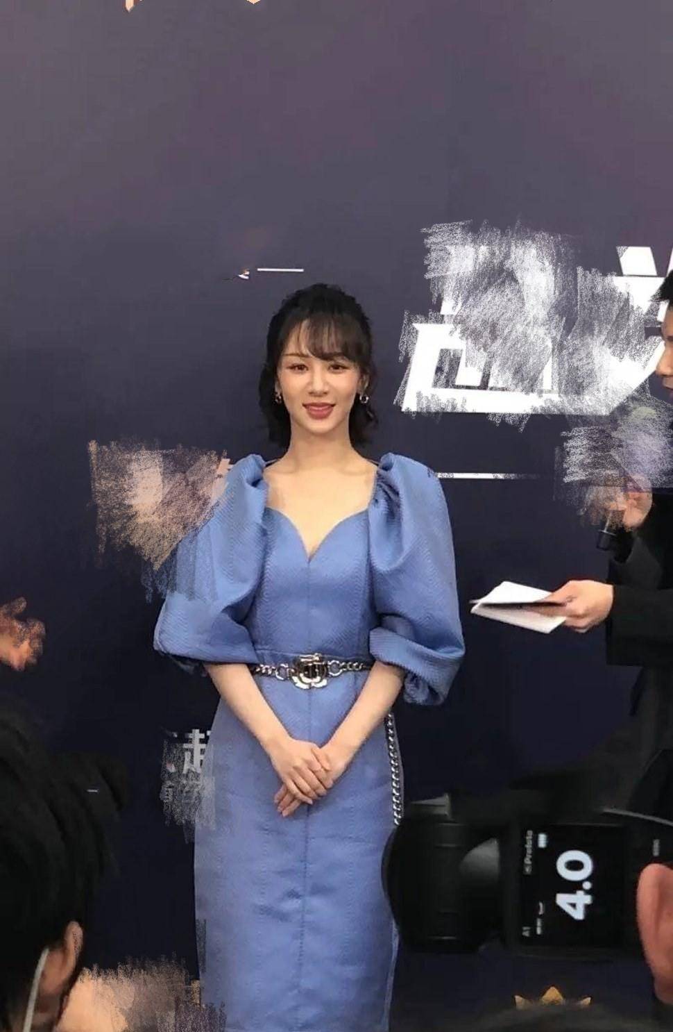 身材暴瘦后颜值回春,路人镜头下仍白到发光_网友_减肥_明星