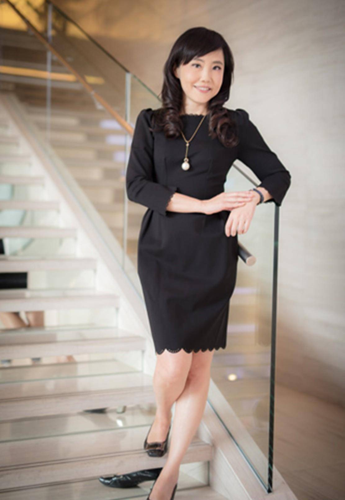 尹乃菁,台名嘴界的插嘴王,她今年56岁了,依然显得年轻貌美_新闻_节目