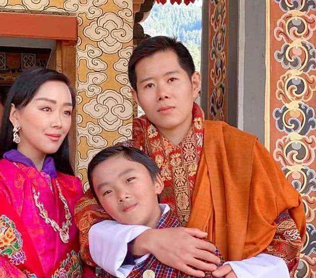 不丹国王出轨?王后出镜冷脸,夫妻已不合,当初结婚另有隐情?