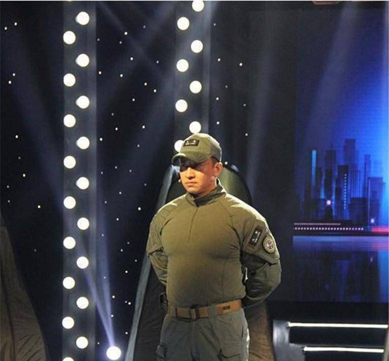 国际保镖李旭:被股神巴菲特用专车接送,时薪高达28万,后来如何_行业