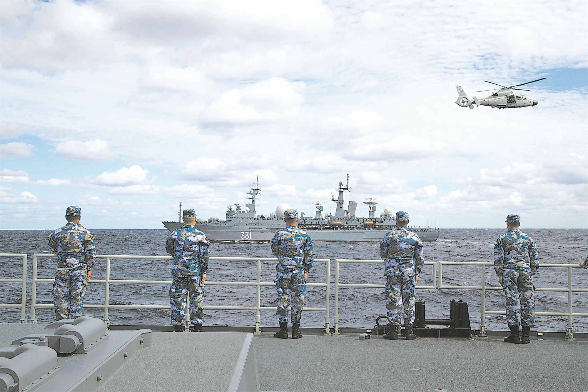 日本海上自卫队带着年货来给中国拜年了,只不过有点尴尬