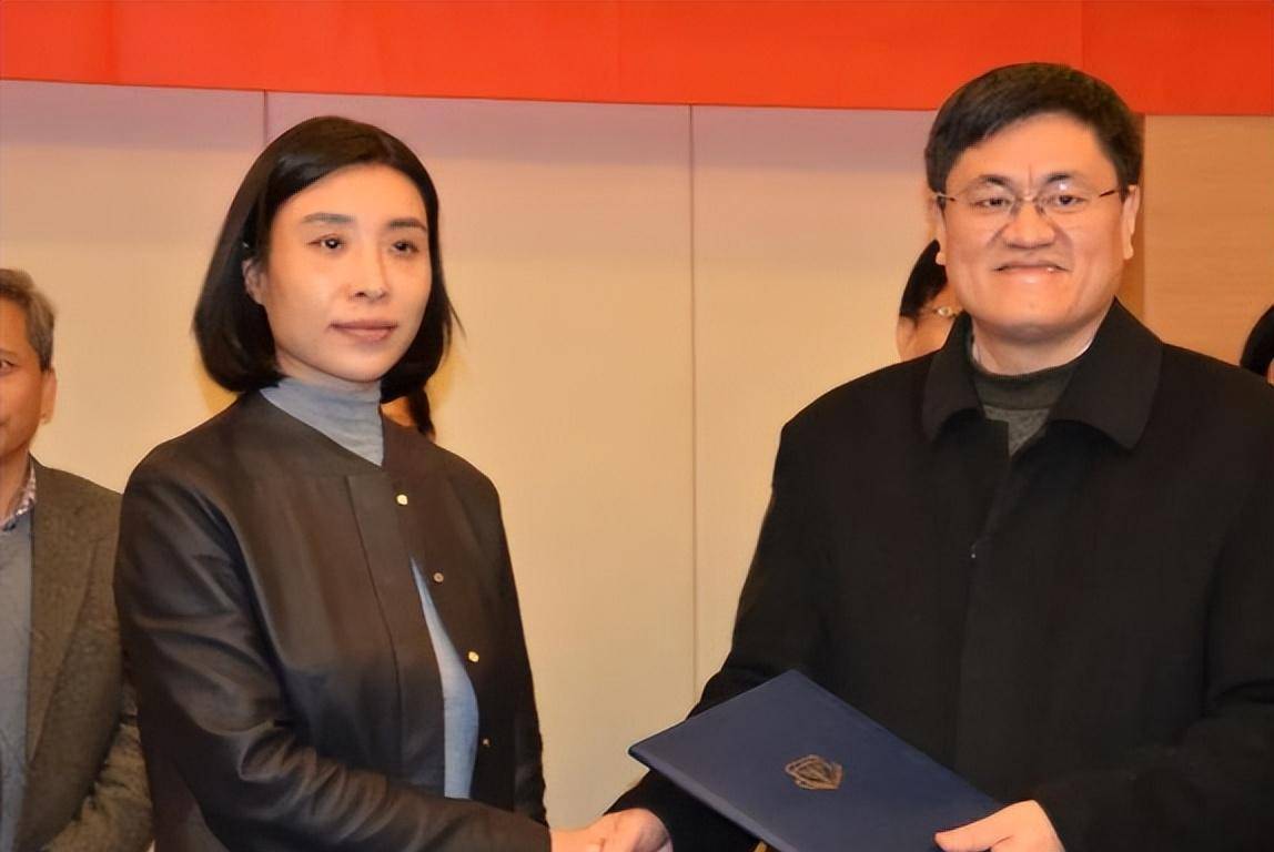 结语一直到如今关于陈小英和奚春阳在一起的各种猜测都层出不穷.