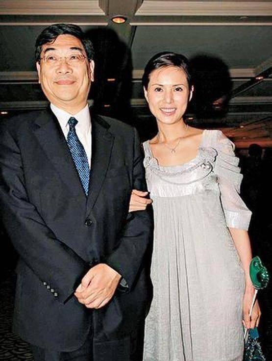 最美小龙女李若彤,一个被"情"误了终身的"傻女"_男友_生活_父亲