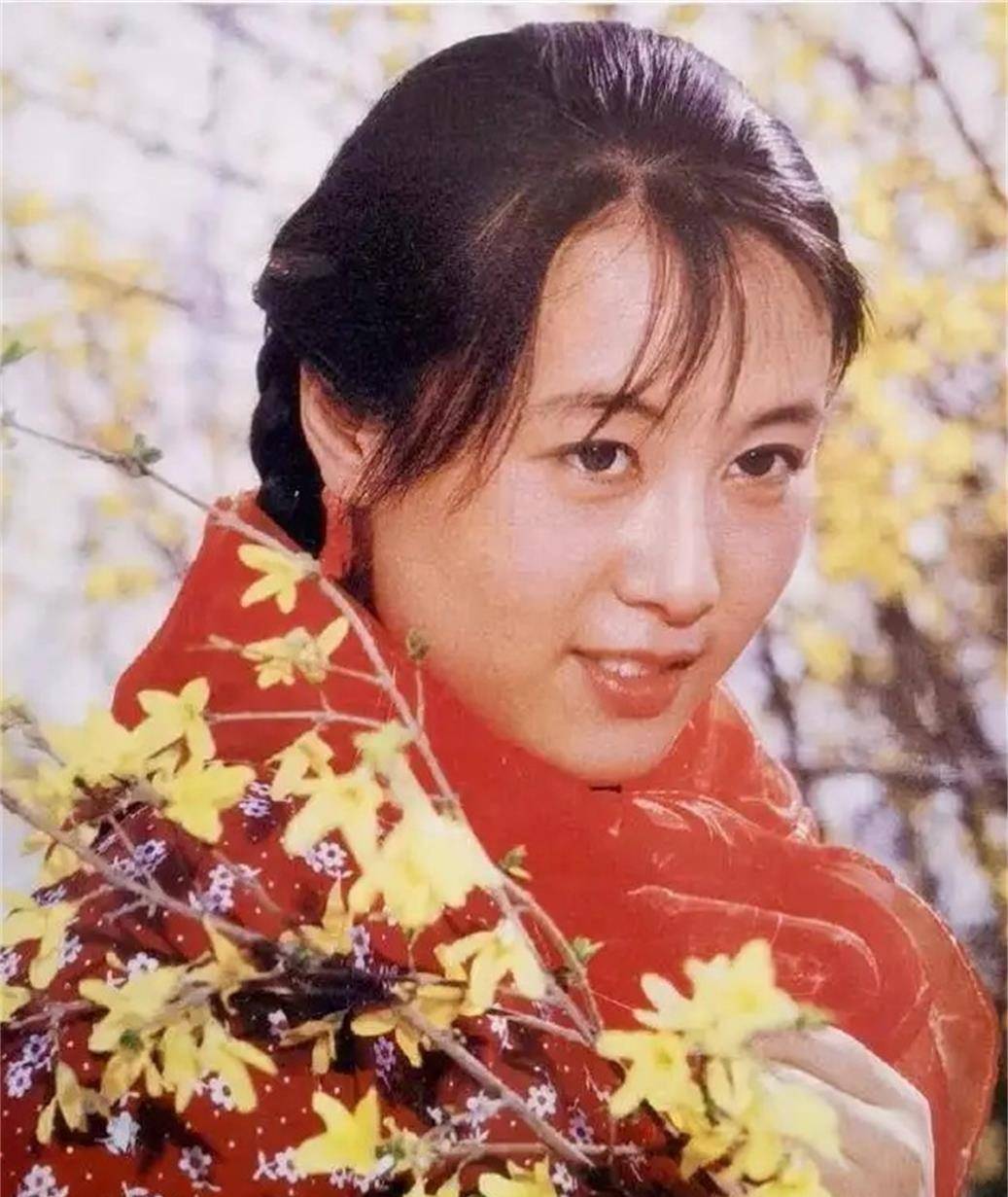《蜗居》电视连续剧中饰演徐丽的女演员吴玉芳年轻时的照片(2)_图片
