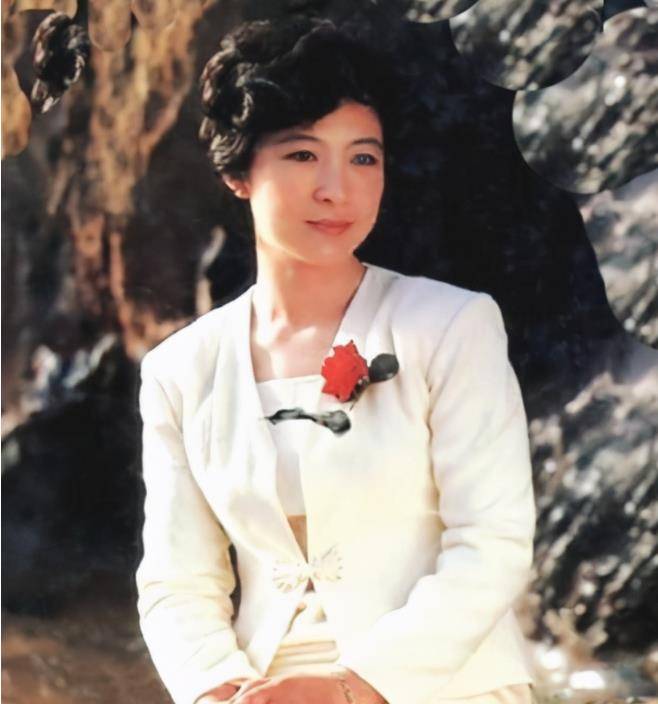 天下第一嫂王馥荔:演阿庆嫂成名,婚恋坎坷,儿子也是实力派演员_王群