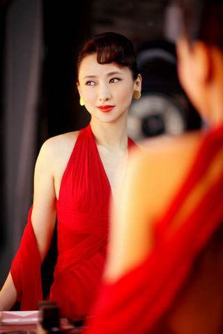 高知家庭脱星走红,情路坎坷的拼命三娘,凭什么成为好命女人?