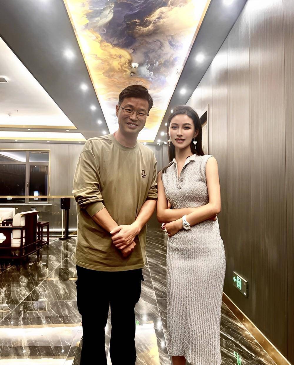 王迅与富婆聚餐,不见小18岁娇妻_魏臻_王依梓_个人