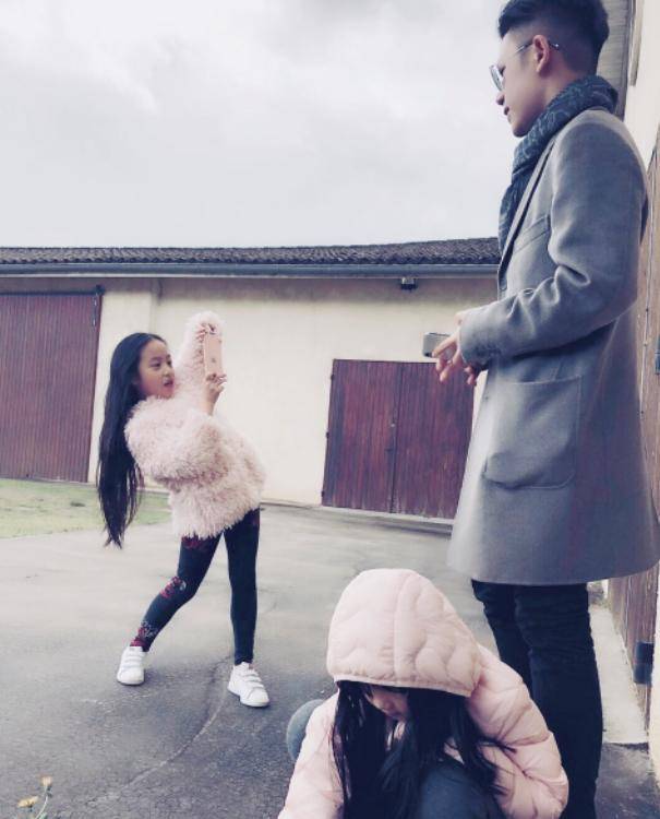 赵薇出事后,黄有龙疑将3.