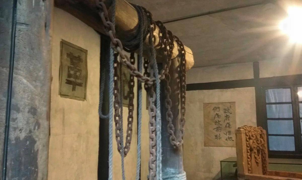 重庆工人修缮渣滓洞时,在女牢发现暗洞,专家揭开一段悲壮的历史
