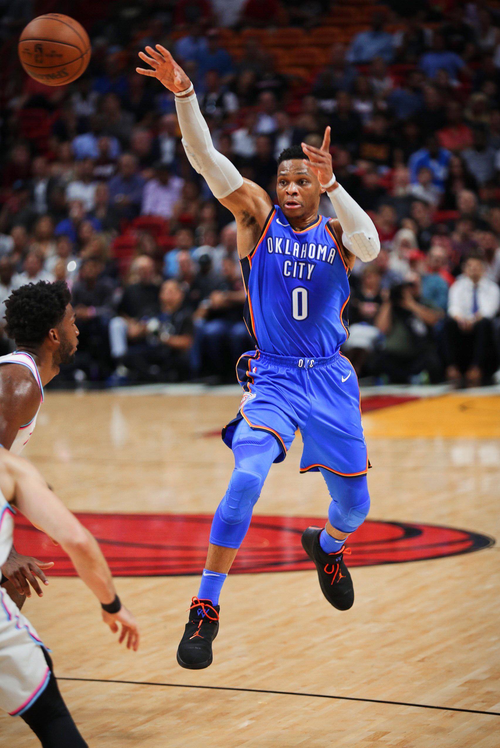 如果巅峰期放开抡,nba中还有谁能完成赛季场均三双壮举?