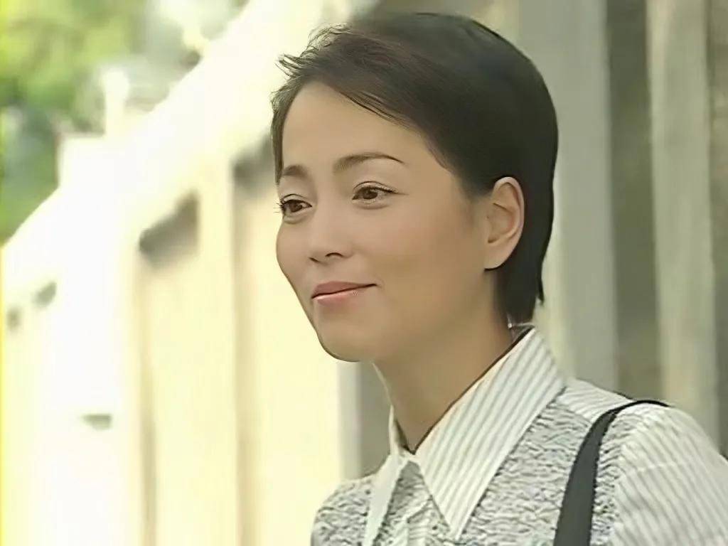 惊人的作品数量苑琼丹出道至今,一共参演了一百多部电视剧,近两百部