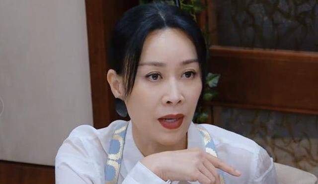 开场的迷之行为太逗了_梁静_节目_李诞