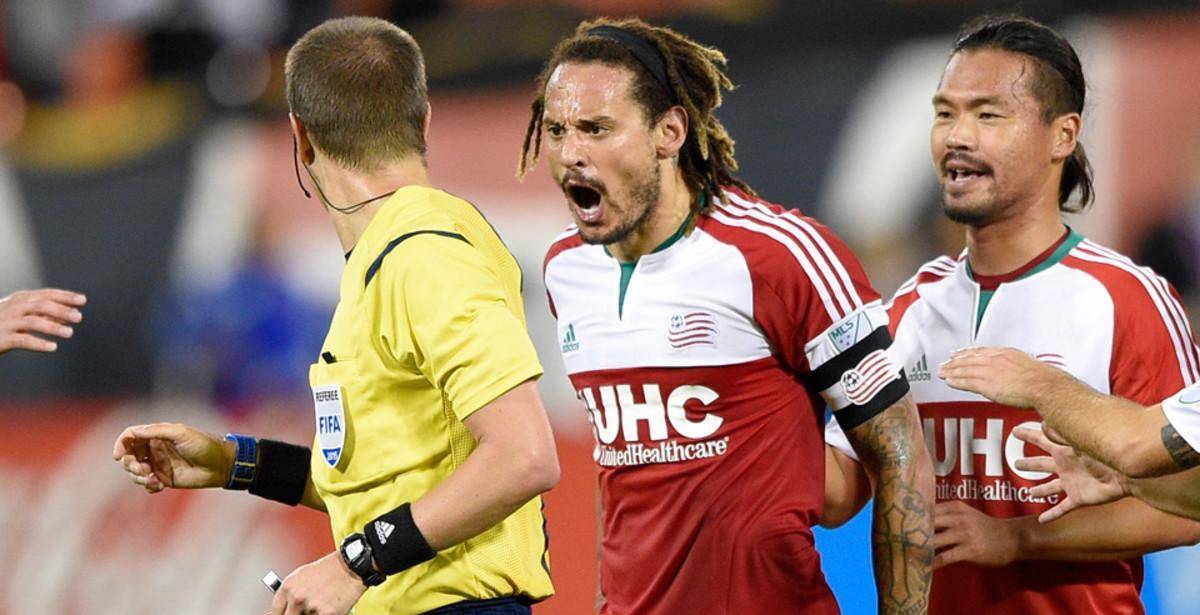 美国足球:德甲制造的美国中场第一硬汉 年初黯然告别足坛_琼斯_德国