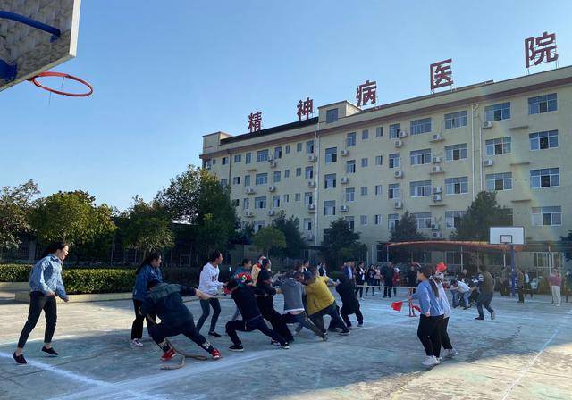 河南一精神科医生被精神病人捅伤知情人:连捅五刀,生命一度垂危_凶手