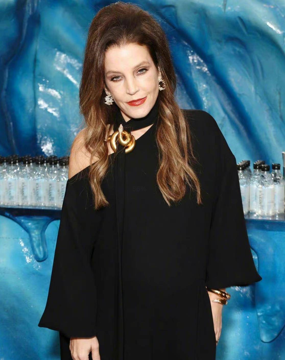 54岁猫王女儿心脏骤停去世,曾继承父亲1亿美元遗产_丽莎_网友_鹰眼