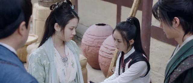 《有翡》谢允劝不动吴楚楚,无奈找周翡帮忙,吴楚楚只听周翡的话_离开