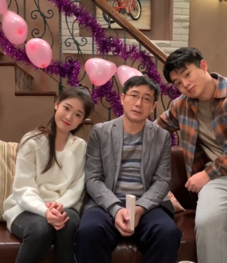 他正式进入"康世伯"时代_枝子_何文茵_观众