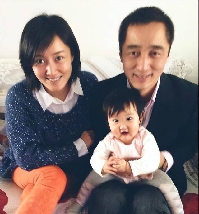 曾是央视主持人,转行做演员后嫁路金波,婚后生俩女,幸福甜蜜_赵子琪