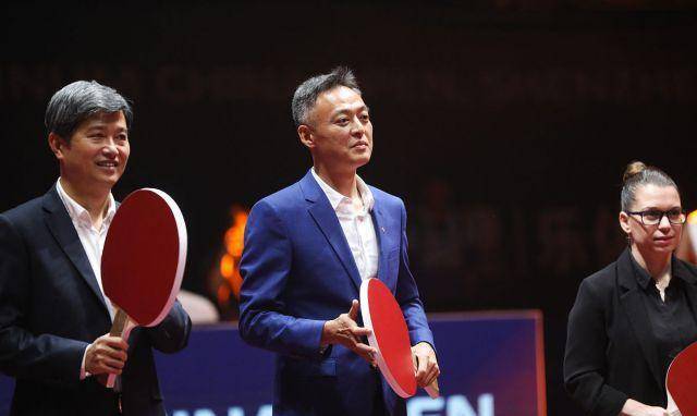 名将秦志戬满头白发一心扑在乒乓球事业上,儿子11岁妻子低调幸福_名