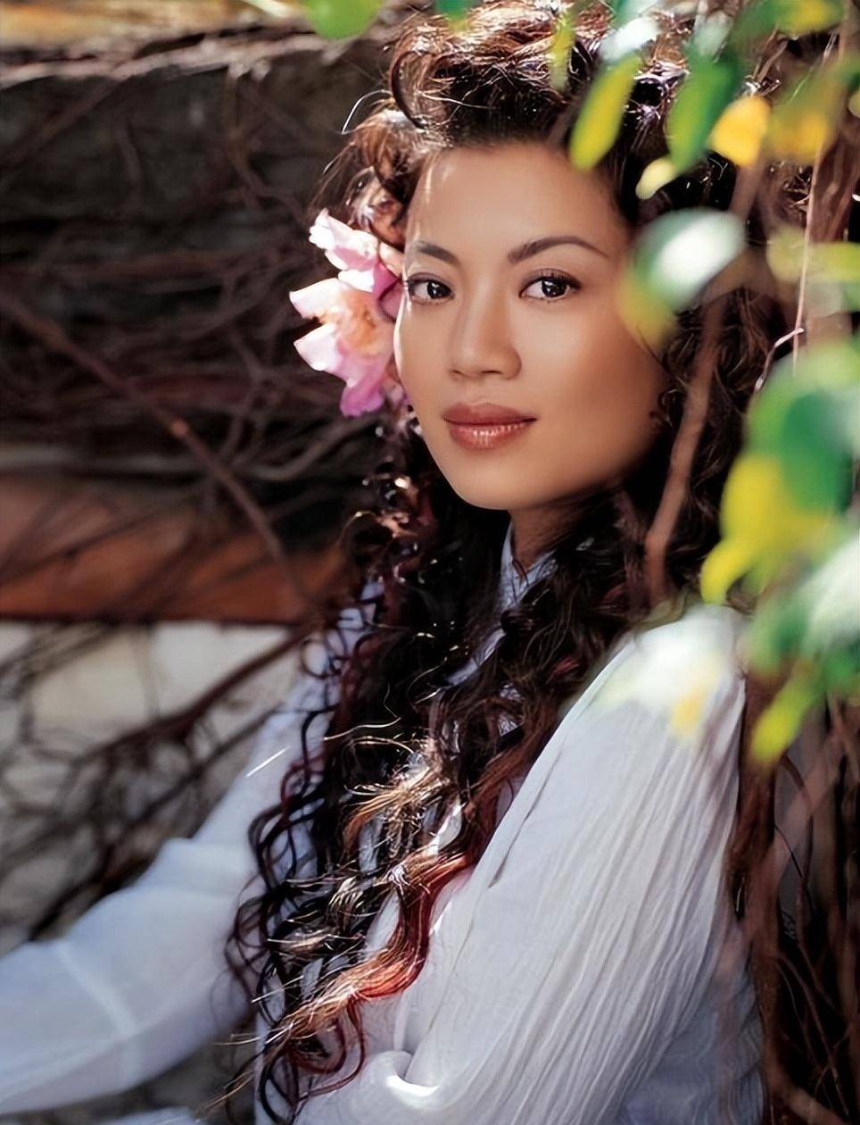 歌唱家张也:单身54岁无子女,与"男闺蜜"吕继宏的感情让人羡慕_母亲