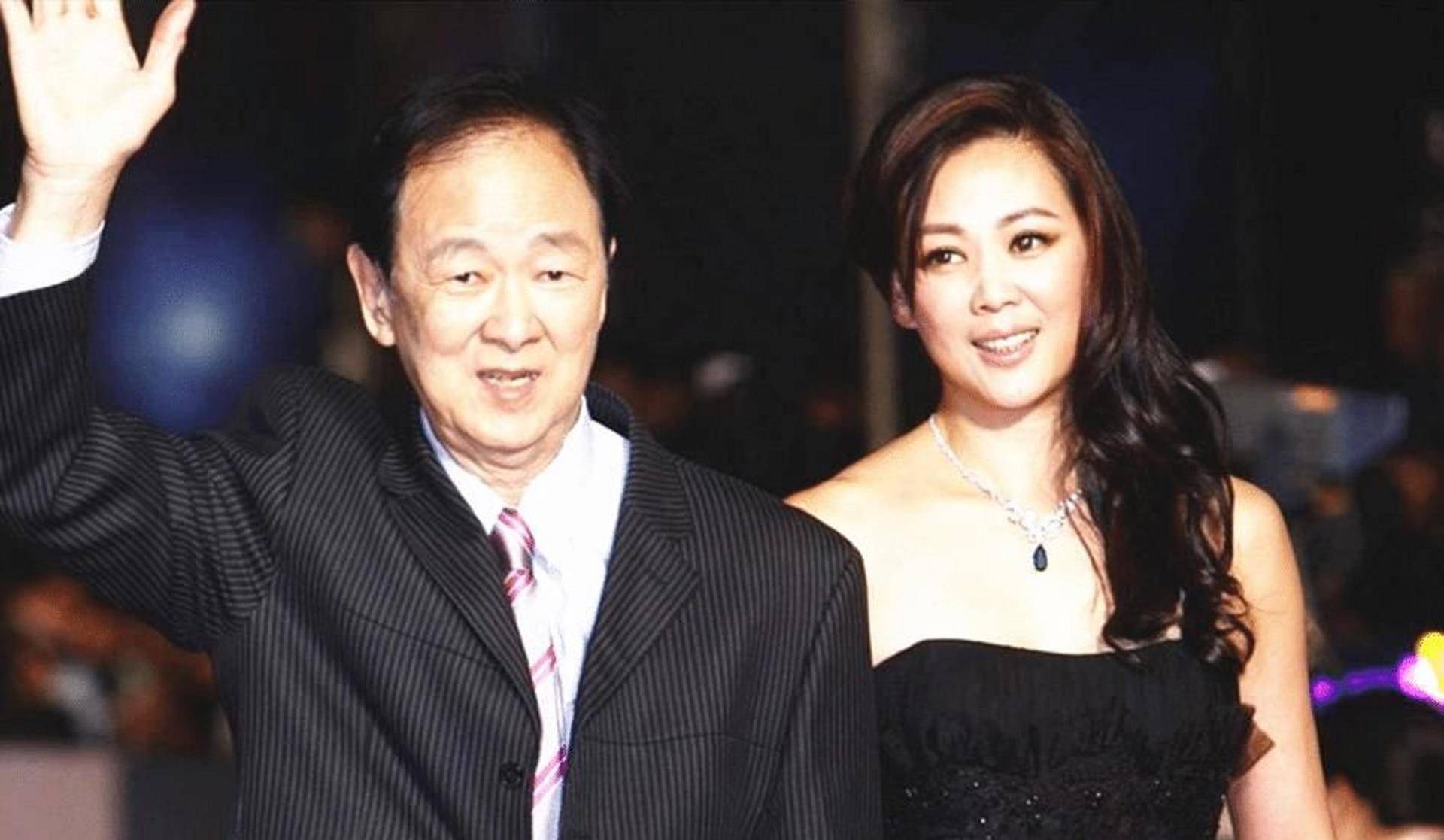 武侠巨星王羽:比李小龙成名早,三大血案断送事业,70岁恋上粉丝_香港