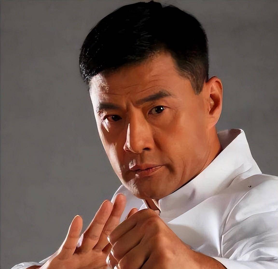 洁身自好却守不住婚姻,晚年分手如今64岁生活怎样_于荣光_京剧_妻子