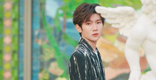 凯源cp发糖了,这个细节太戳人,王俊凯王源最新精修帅照来袭_风格_质感